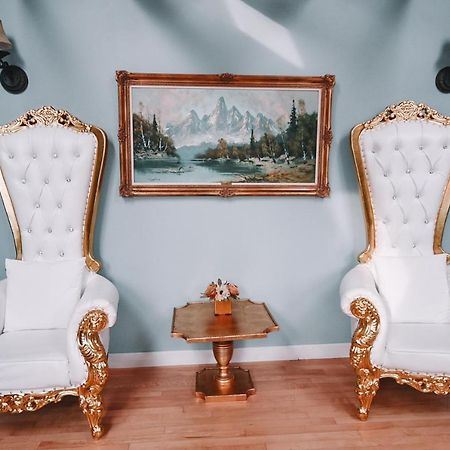 Bellas Castle Morden エクステリア 写真